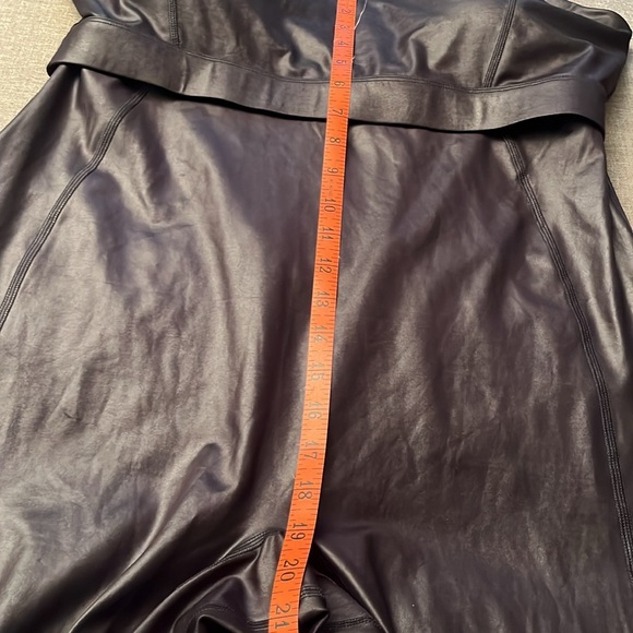 New Fabletics Motion365+ Shine Jumpsuit Black Size XXL/1X Faux Leather Catsuit - Picture 10 of 16